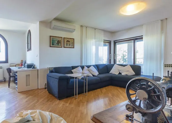 Cozy Apartment In Pula With Wifi